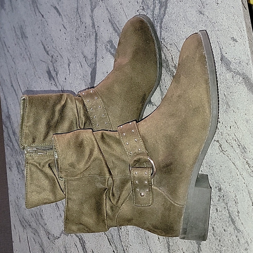 American Eagle by Payless Dark Olive Green Short Faux suede boots size 10 NWOT